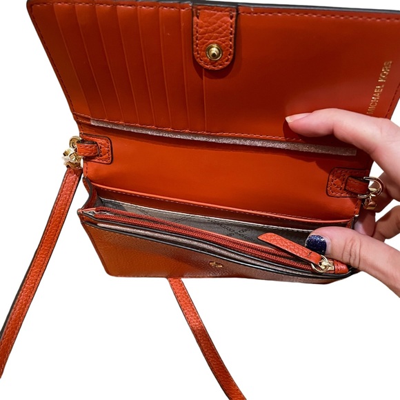 Michael Kors Jet Set Small Pebbled Leather Smartphone Convertible Crossbody Bag - Picture 7 of 9